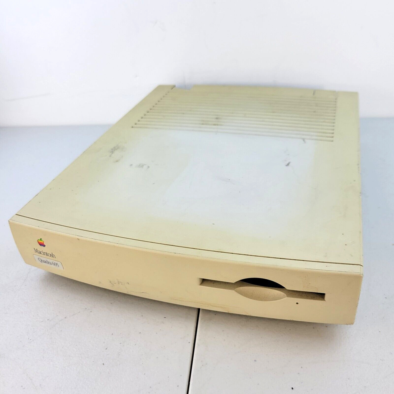 Apple Macintosh Quadra 605 Vintage PC Computer M1476 w HDD *Powers On