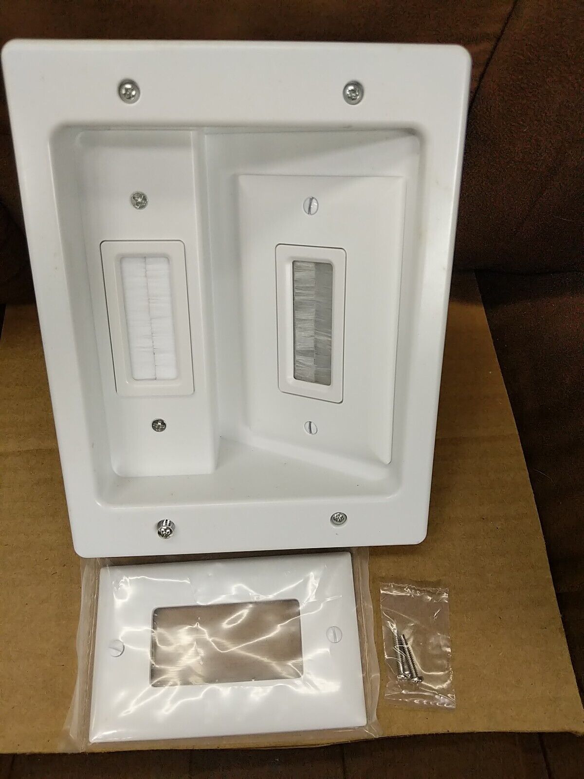 Legrand Flat Panel TV Connection Kit In Wall On-Q Solution Power Plug White