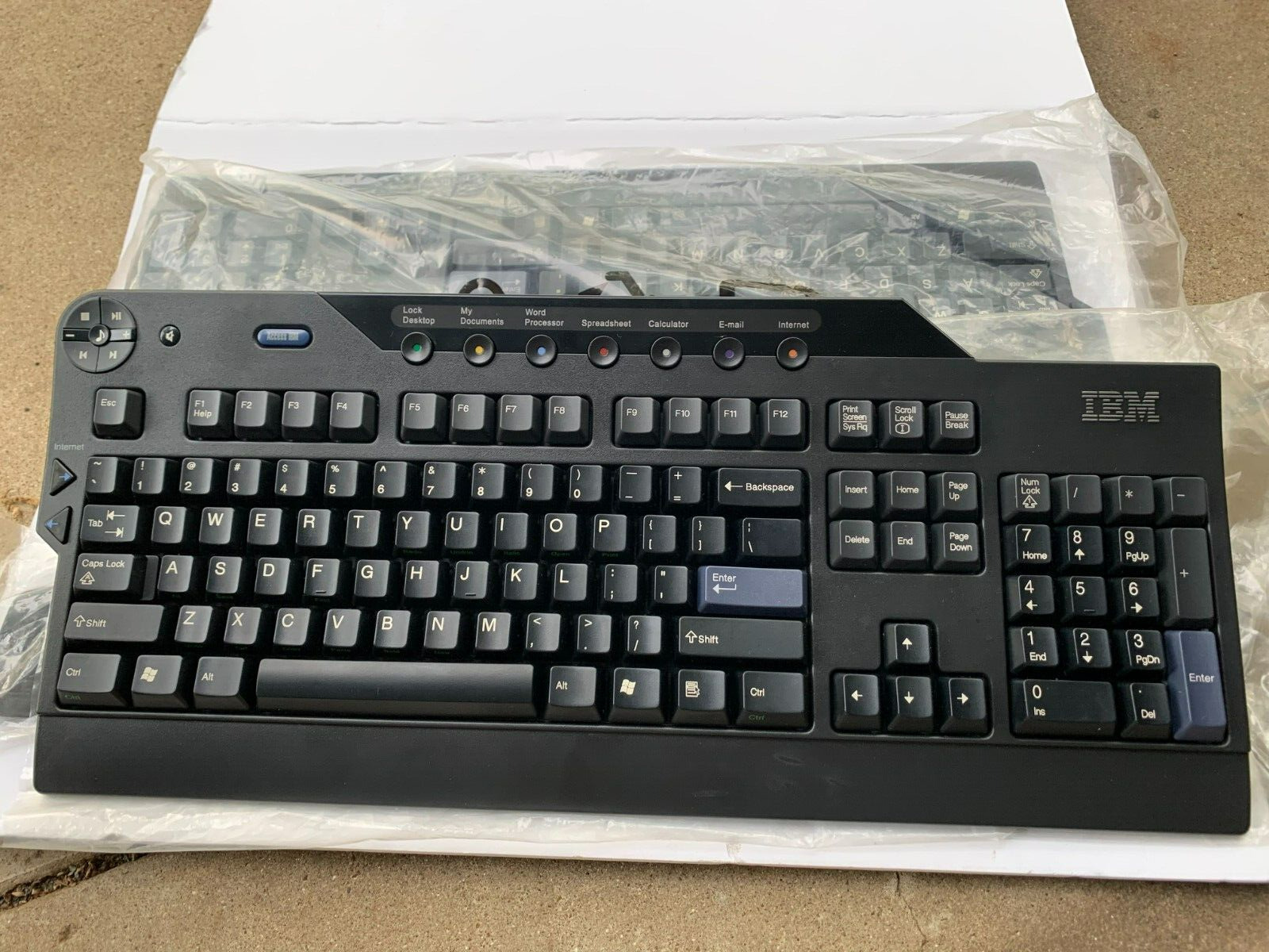 NEW Old Stock Vintage IBM keyboard model SK 8812