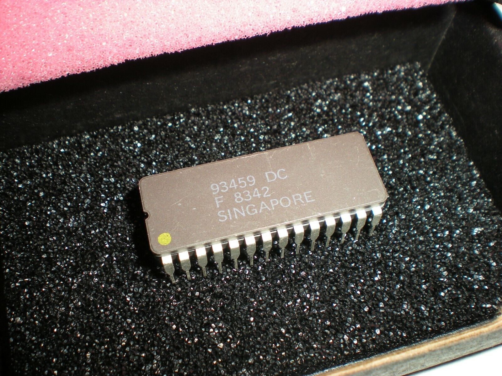 93459 DC Commodore C-64 PLA chip IC (similar to MOS 906114-01)? Ceramic style?