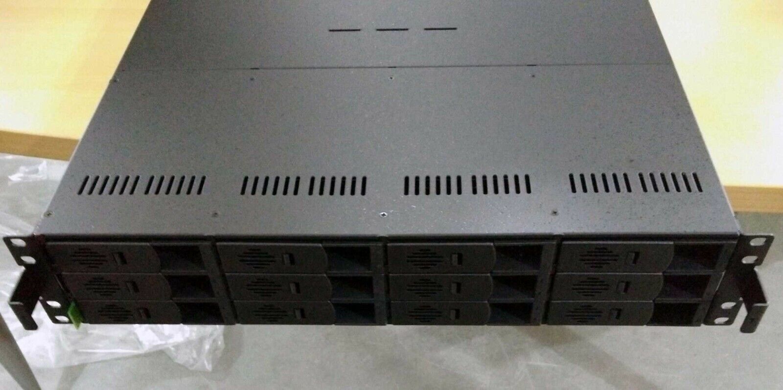 2U rackmount server case with 12 x hot swappable SATA + 2 x 2.5\