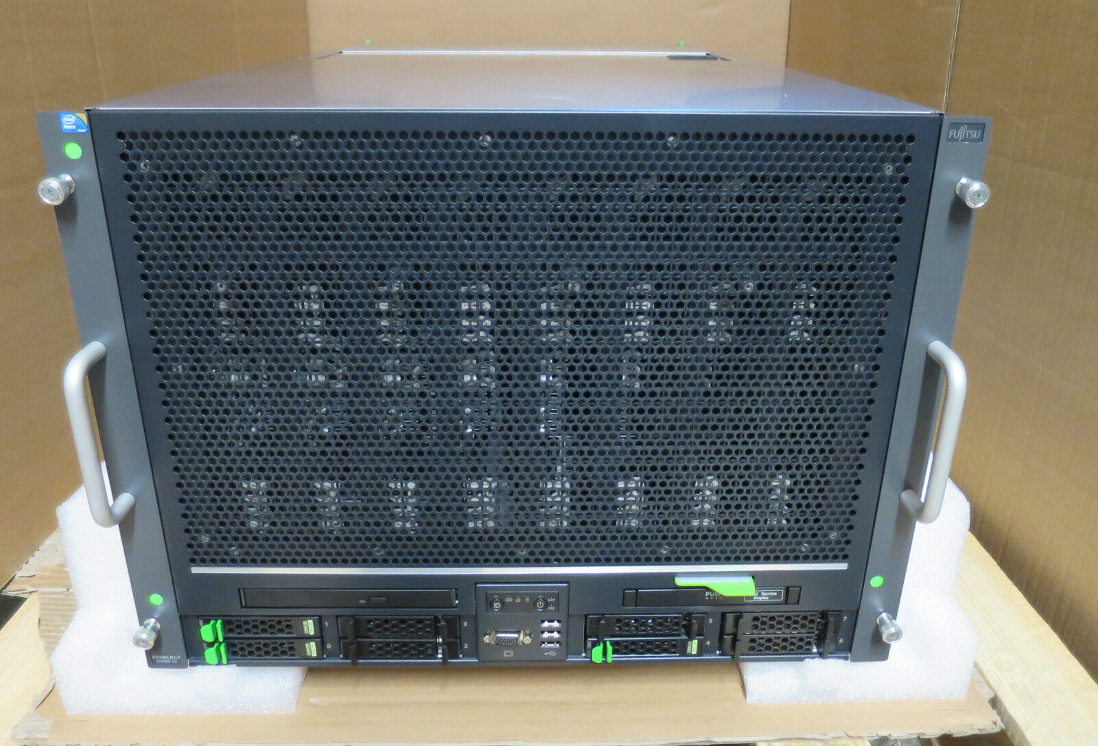 Fujitsu Primergy RX900 S2 8 x Intel XEON E7-8870 10-Core 2048GB Ram Rack Server