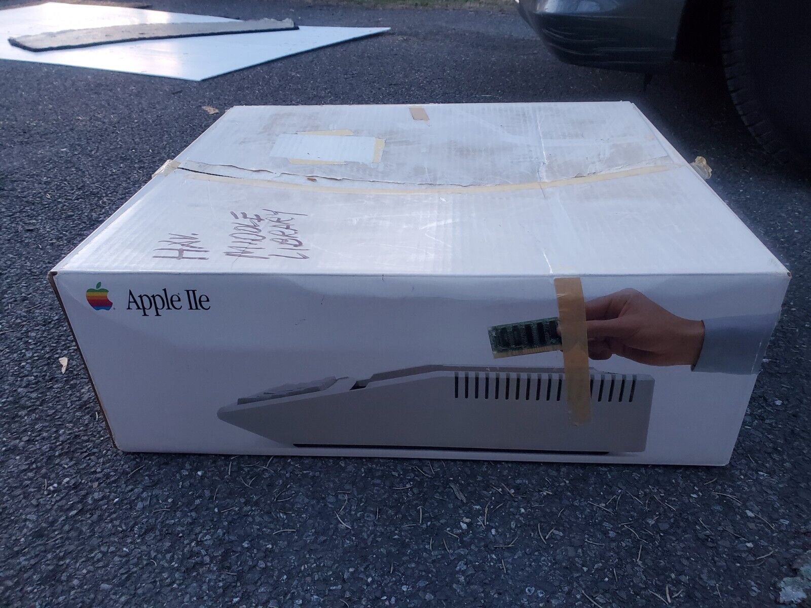 Vintage Apple IIe Computer Box Only