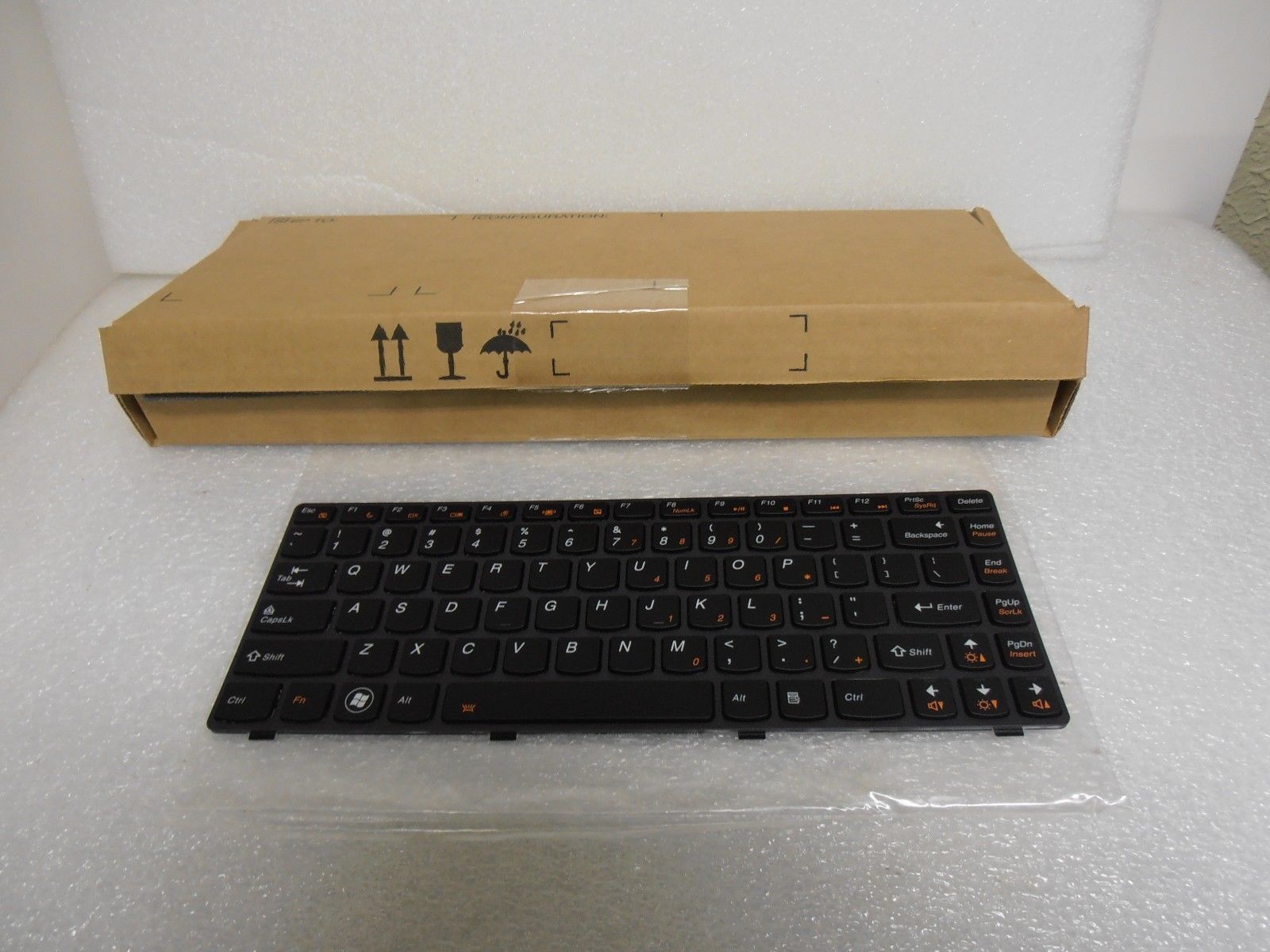 New Genuine IBM Lenovo Laptop Keyboard 25205468 IdealPad Y480 Y480M Y480P  US