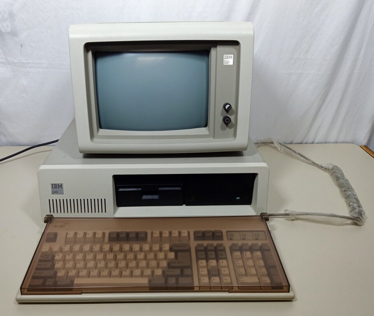 Vintage IBM Personal Computer XT 5160 w/5151 CRT Monitor + 5 Pin DIN Keyboard
