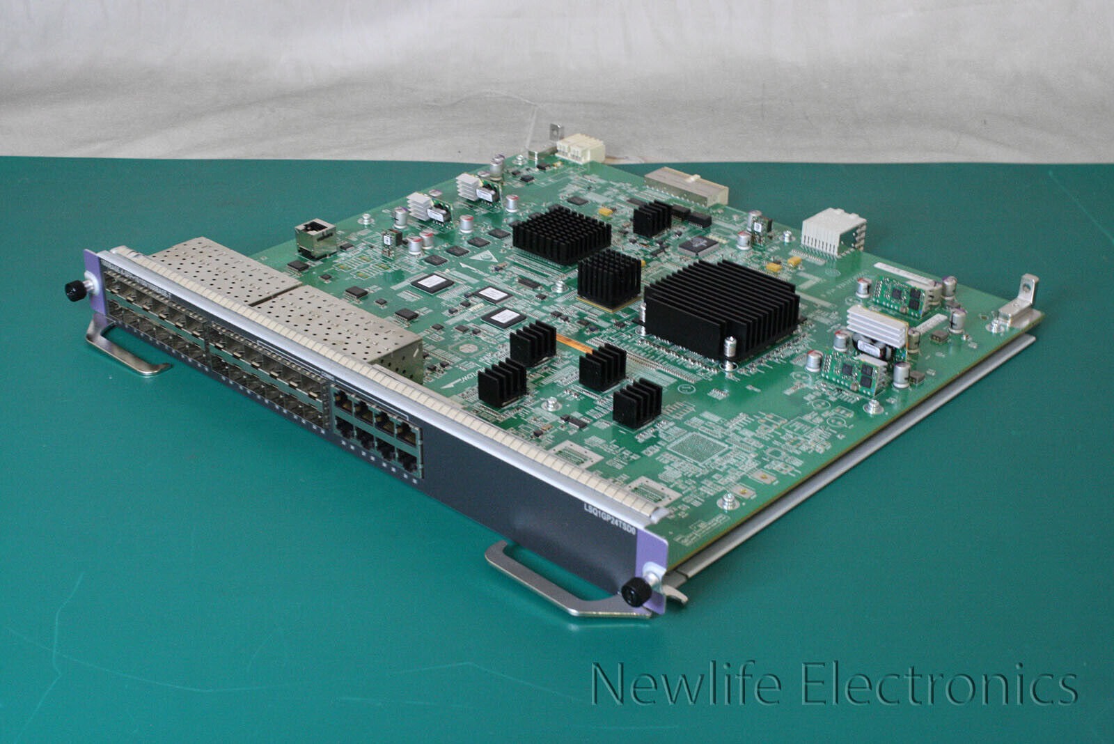 HPE JD234-61101 FlexNetwork 7500 24-port GBE SFP w/ 8 Combo SD Module JD234A