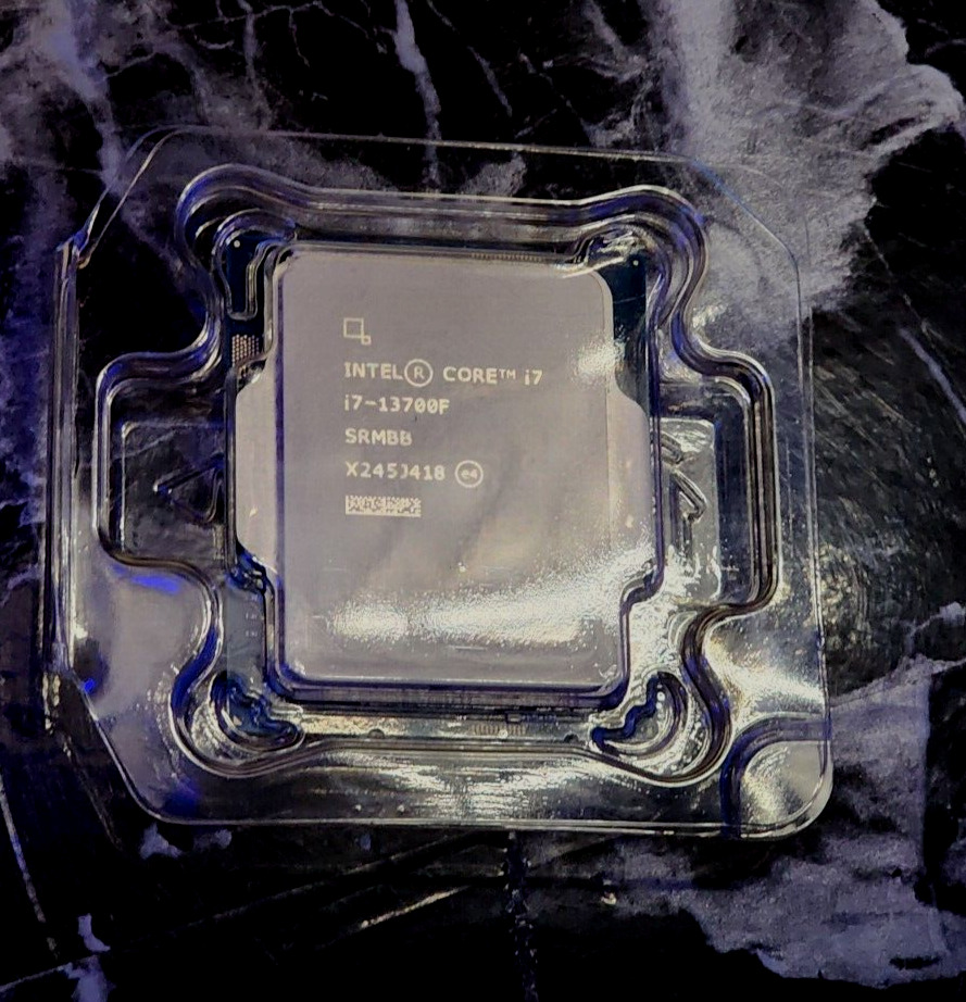 Intel Core i7-13700F Desktop Processor 16 cores (8 P-cores + 8 E-cores) 30MB Cac