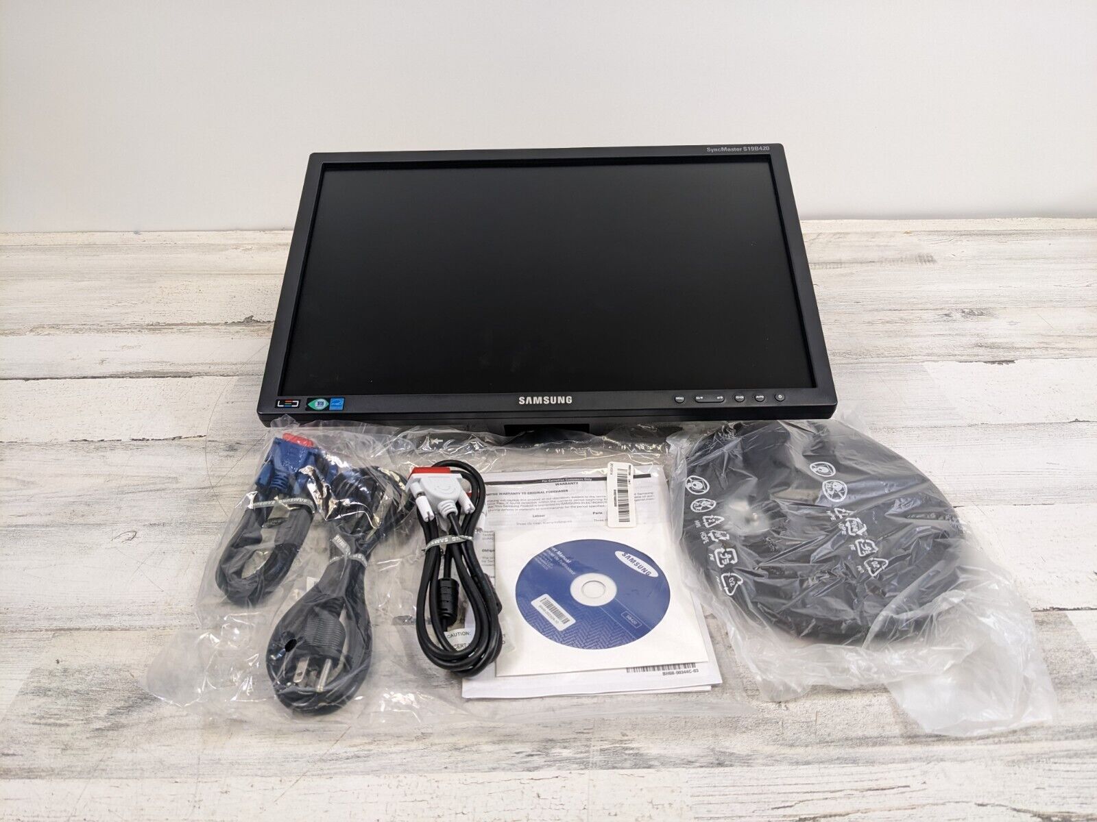 SAMSUNG S19B420BW SYNCMASTER 19-INCH LED MONITOR - (LOT OF 70) - (NEW)