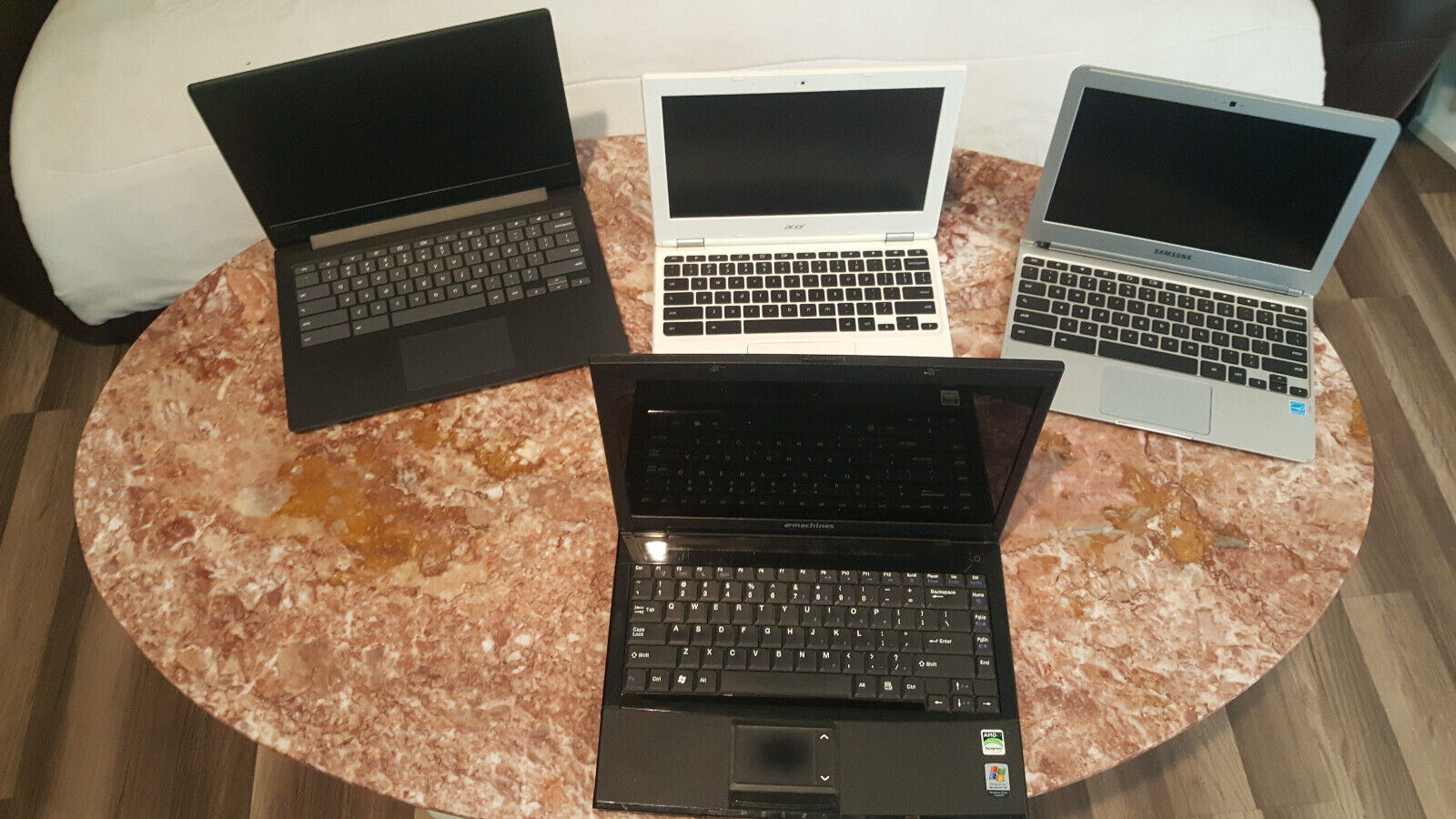Lot of 4 laptop,  chromebooks FOR PARTS OR NOT WORKING ONLY