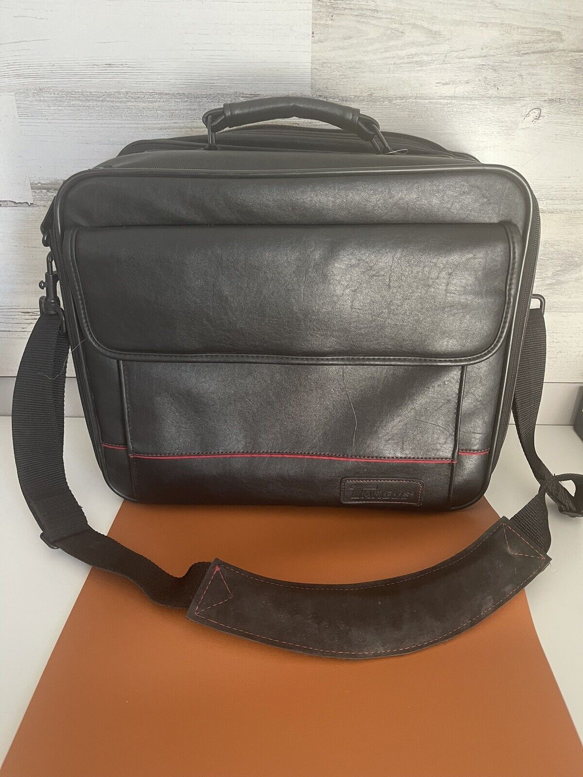 Vintage Targus Laptop Bag Case Large Leather Black Padded Shoulder Strap