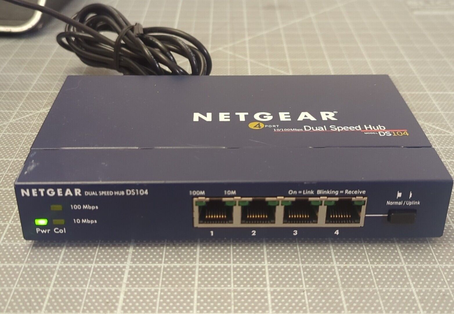NETGEAR DS104 - 4 Port Ethernet Hub, Fast Ethernet - 10Base-T, 100Base-TX
