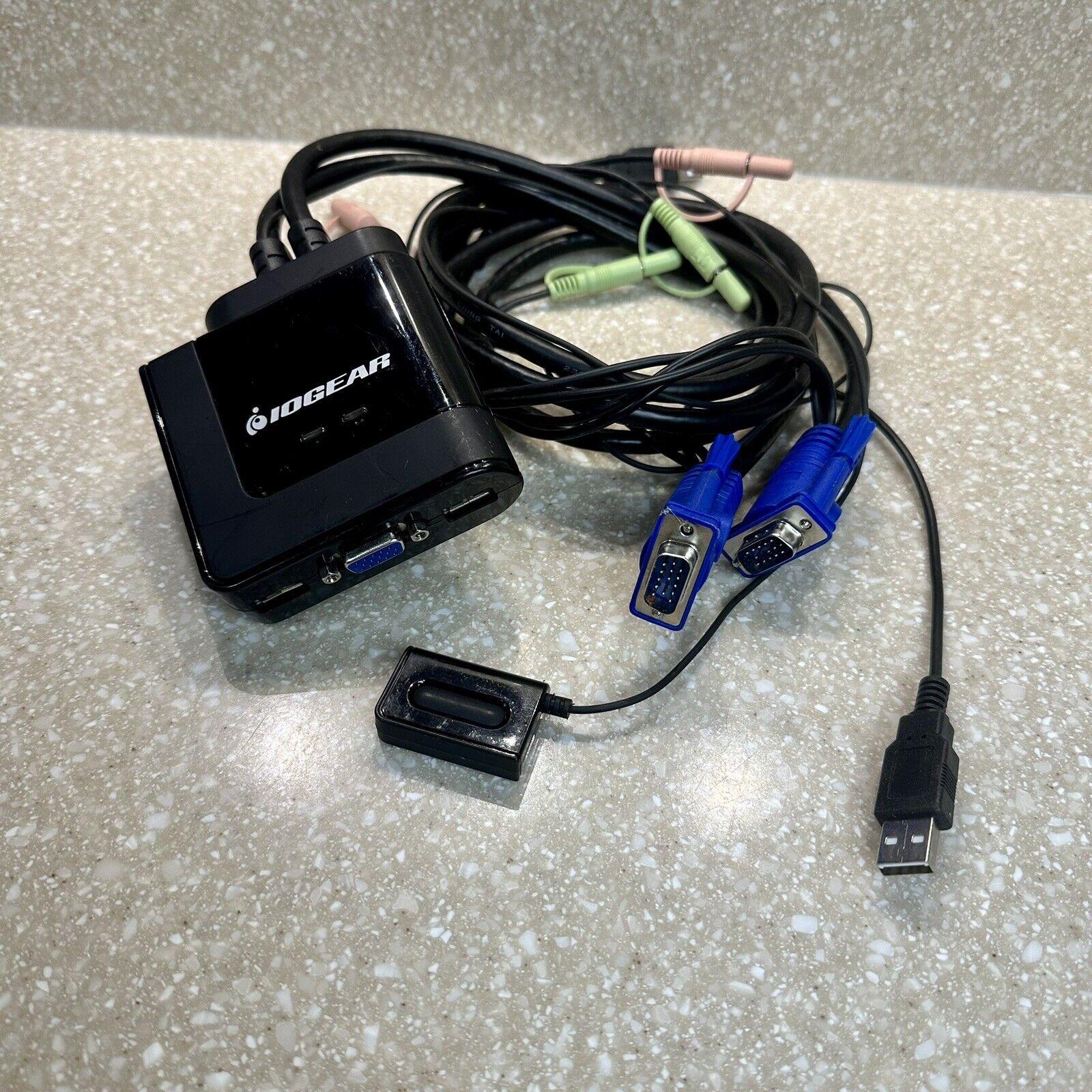 IOGear 2-Ports External USB KVM With Audio Switch Model 'GCS72U' Used