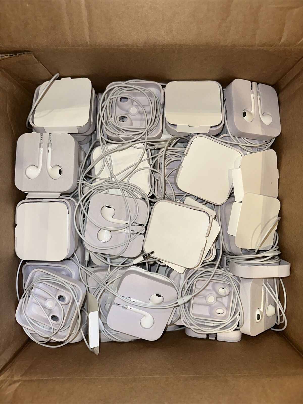LOT OF 3000 OEM GENUINE Apple Wired Stereo Headphone Jack Ear Buds NEW OPEN BOX