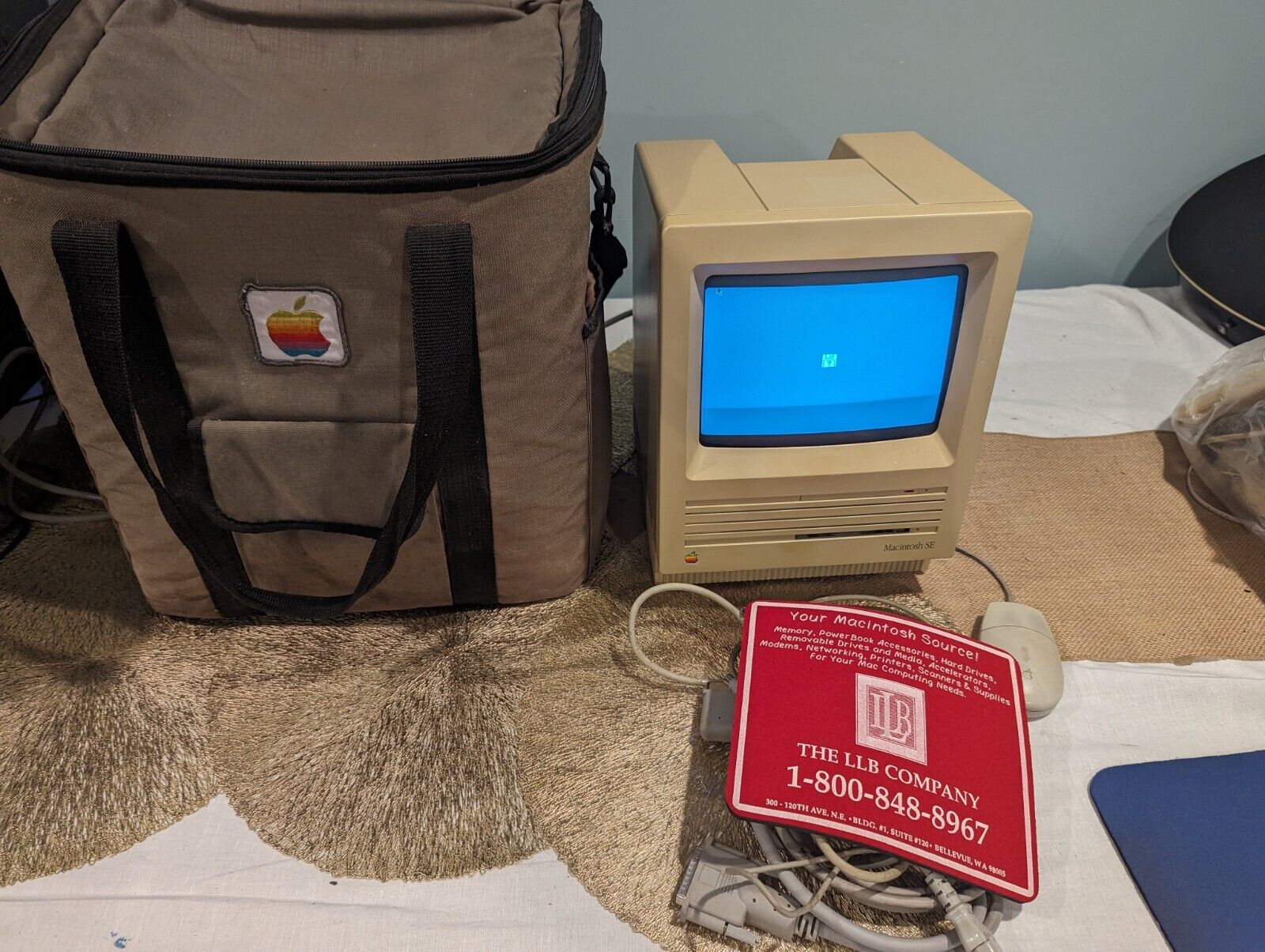 Very Rare Working Vintage 1986 Apple Macintosh SE - With Original Carry Bag