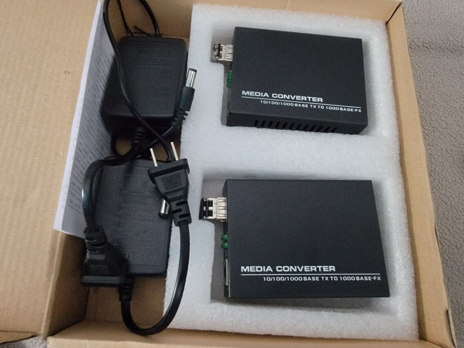 A Pair of Gigabit Multi-Mode LC Fiber Media Converter, with 2 Pcs SFP SX Modu...