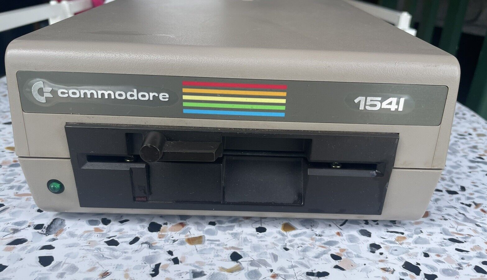Commodore 64 1541 Floppy Disk Drive Powers On cord included