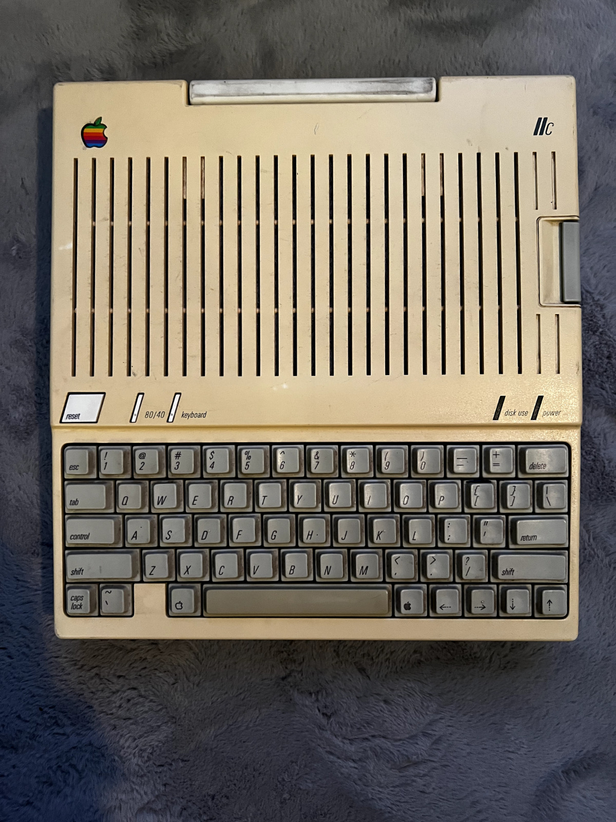 Vintage Classic Apple 2c with power \
