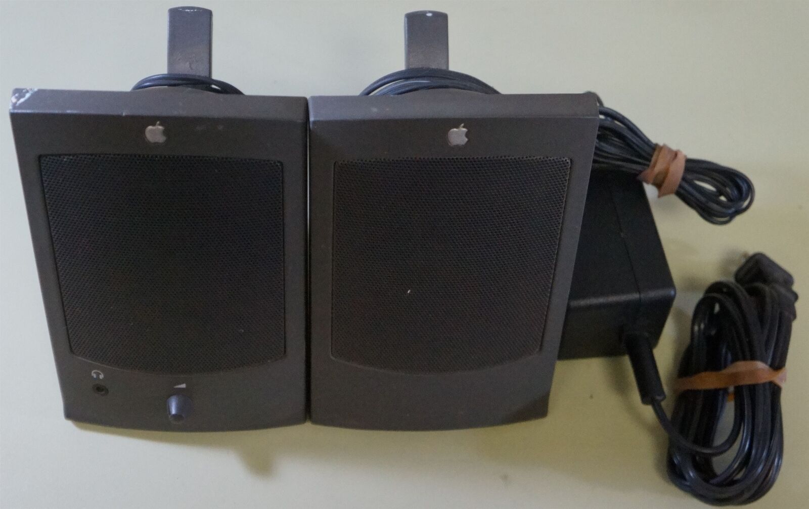 Apple AppleDesign Powered Speakers II , Model M2497 + Power Supply, Vintage 1993