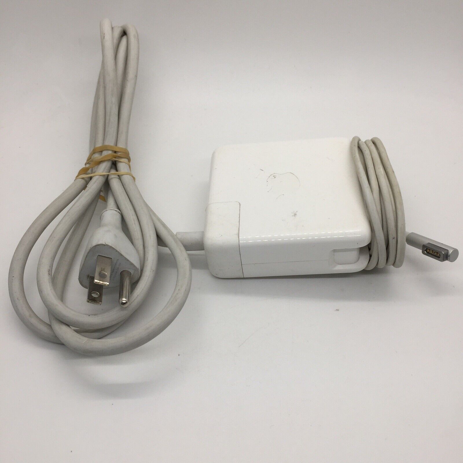 Original Apple A1343 AC Adapter for MacBook Pro 13.3\