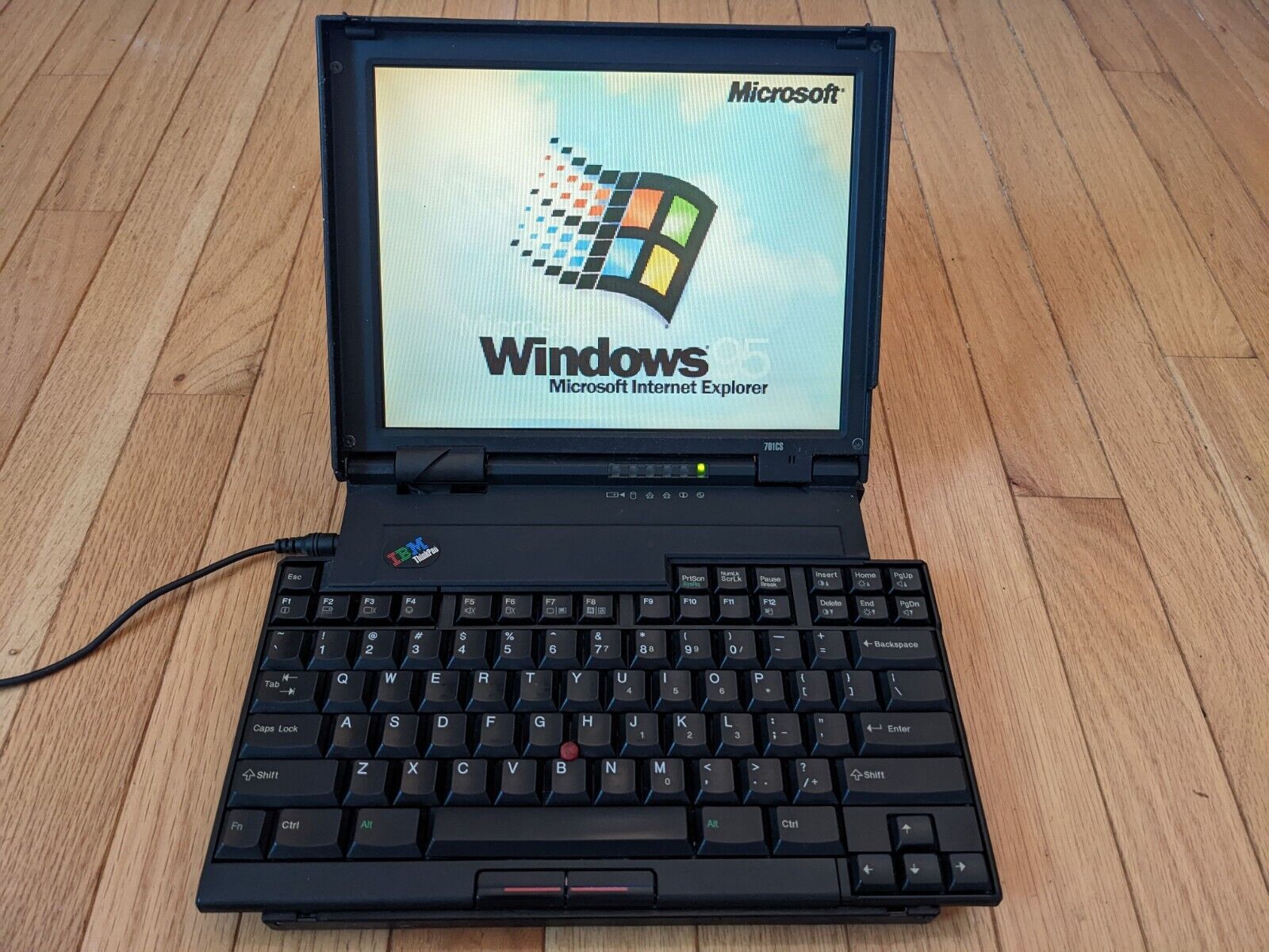IBM Thinkpad 701CS Laptop, Butterfly Keyboard, Floppy Drive, Dock, Works