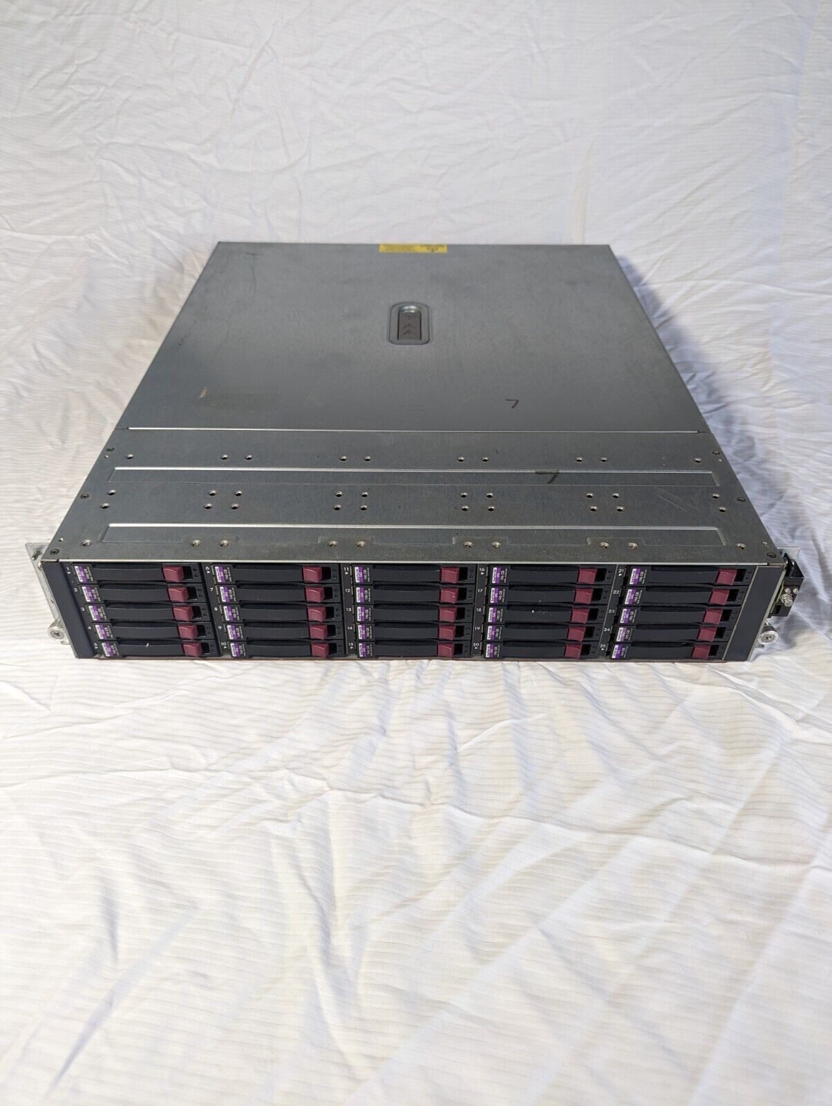HP MSA70 StorageWorks Disk Array 10k SAS Drives (25X 146GB HDD) w Rails + Cable