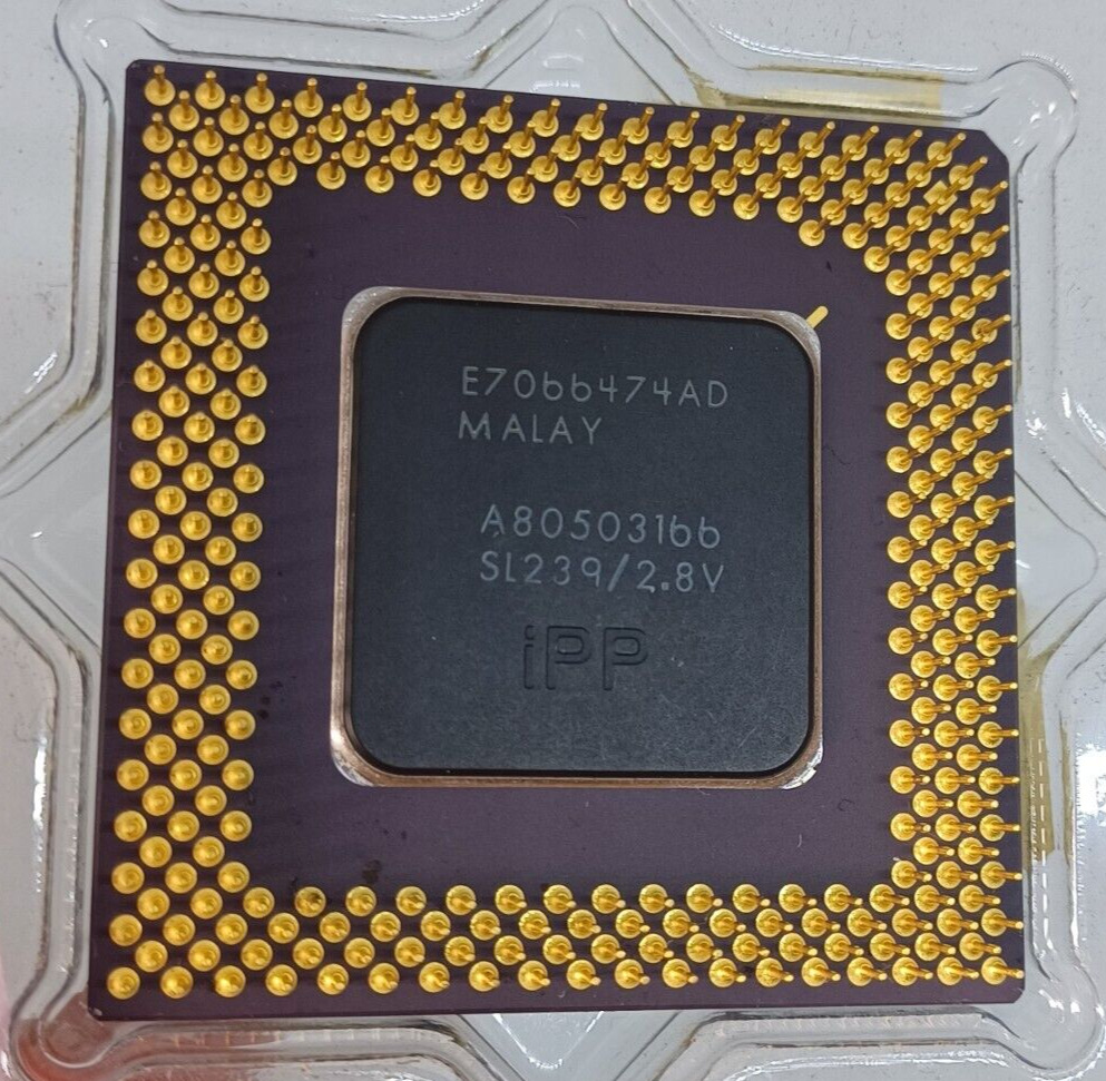 Vintage Intel Pentium MMX SL239 CPU Untested L7145386 2.8V E70BB474AD