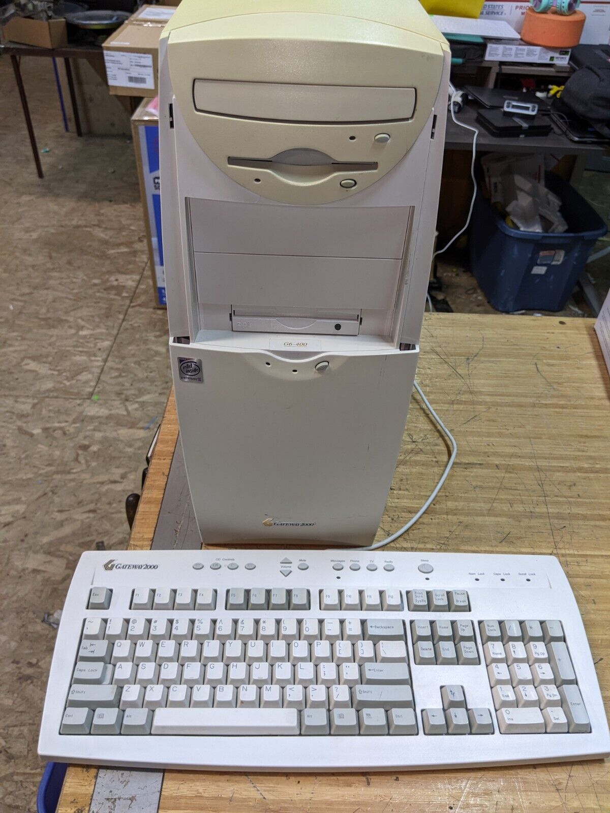 Vintage Gateway 2000 GP6-400 Computer Pentium II W/ Keyboard *For Parts, No HDD*