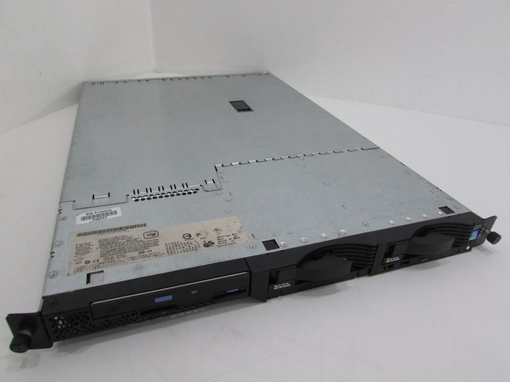 IBM 8676-81X 2x 36.4GB HD, 332W power supply, 4x 2GB RAM, dual CPU