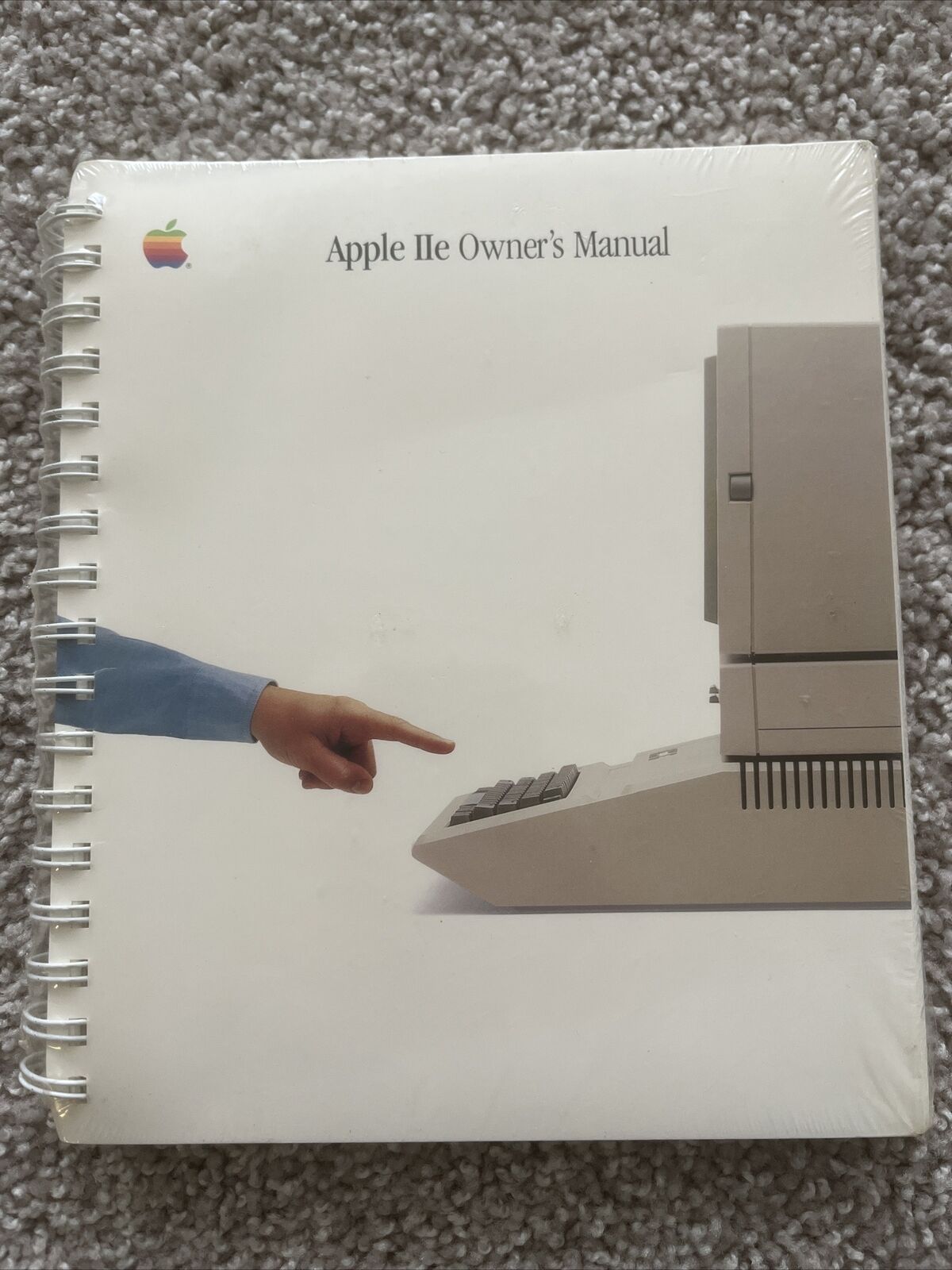 Vintage 1985 Apple IIe Owner’s Manual Still Sealed
