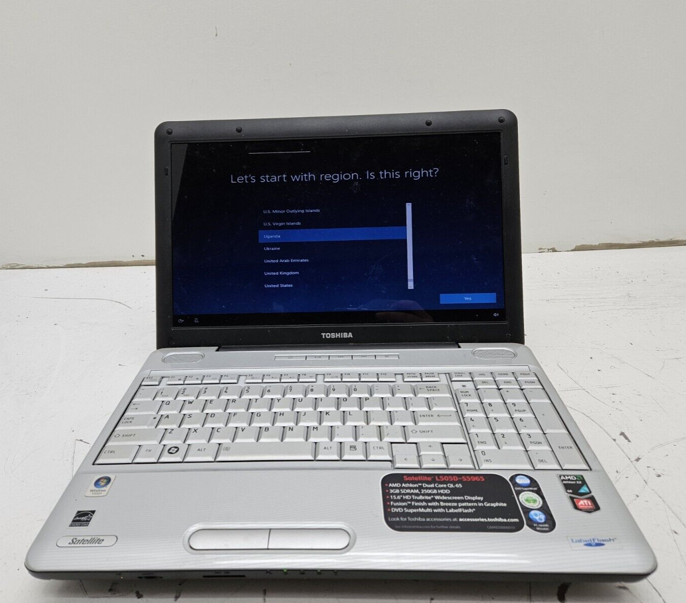Toshiba Satellite L505D-S5965 Laptop AMD Athlon x2 3GB Ram 250GB HDD Windows 10
