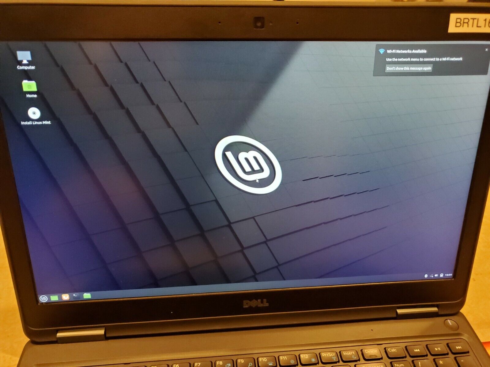 Linux Mint 20.2 Cinnamon x64 Bootable on 32G USB Stick