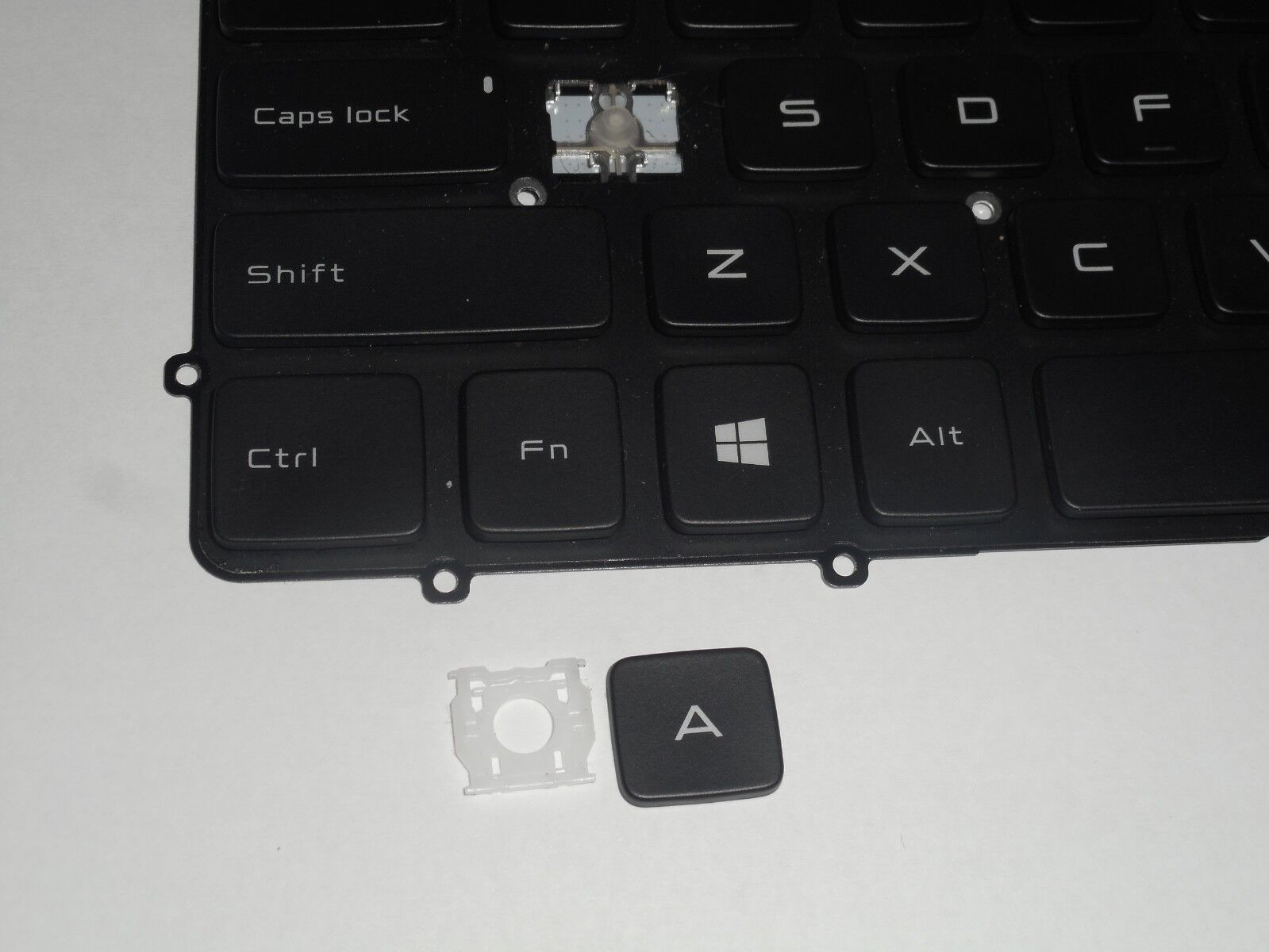 SINGLE KEY CAP+PLASTIC CLIP FOR Precision M3800 XPS (9530) FROM HYYWM V143725AS1