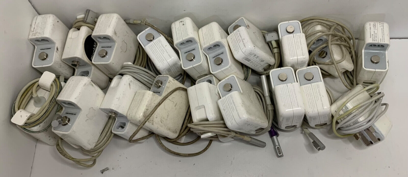 Lot of 19 Apple 45W MagSafe 1 And 2 Power Adapter - A1436 A1374  Not working