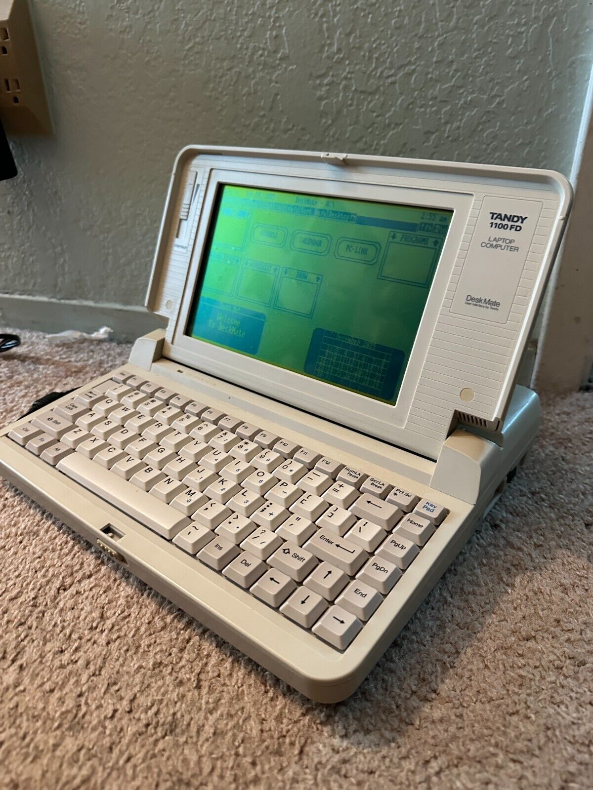 TANDY 1100FD LAPTOP Vintage 1989 w/  original power cord. WORKING CONDITION