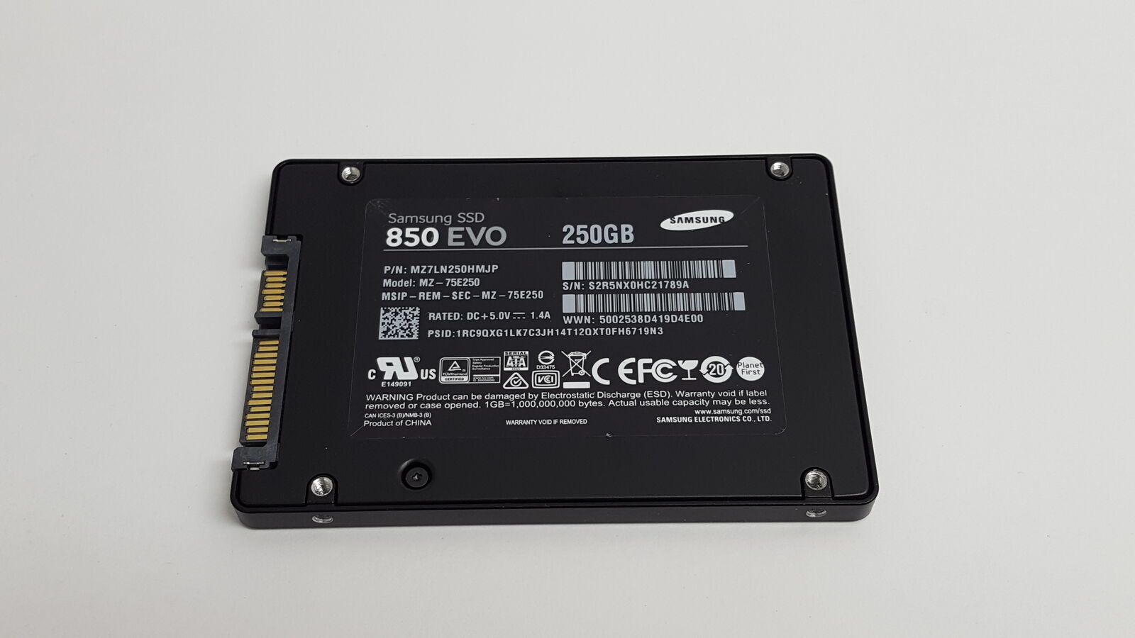 Samsung 850 EVO MZ-75E250 250 GB 2.5 in SATA III Solid State Drive