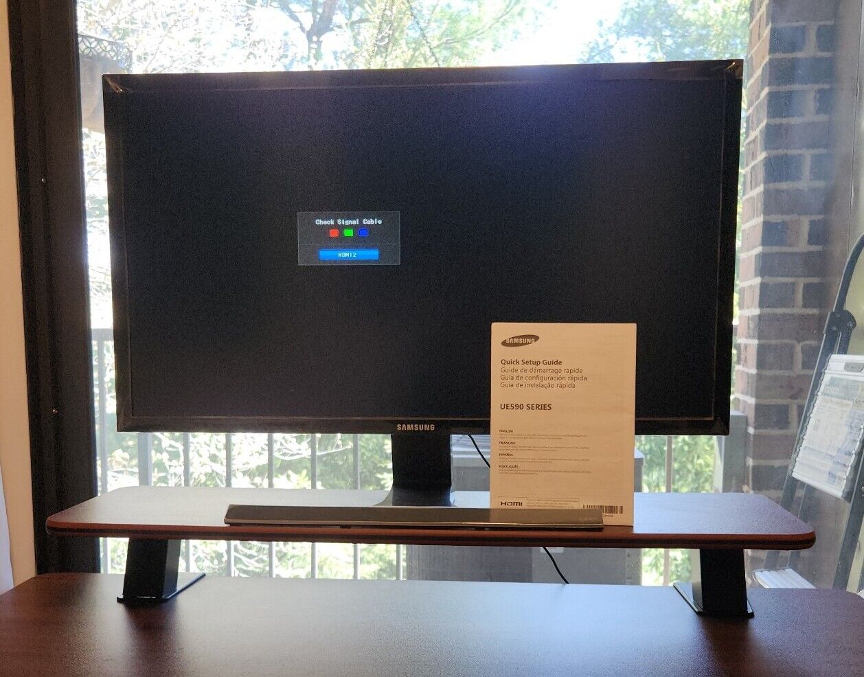 Samsung UE590 28 inch Widescreen LED Monitor with Built in Speakers