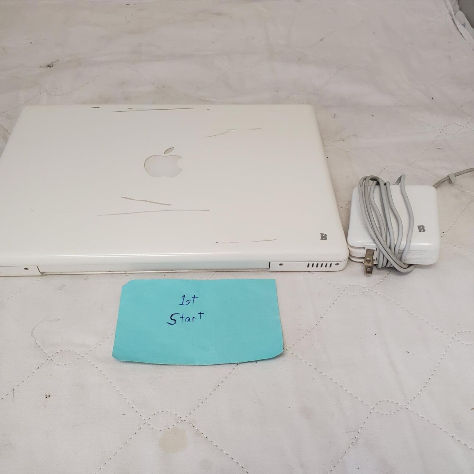 Vintage Apple Macbook Laptop Model A1181 White
