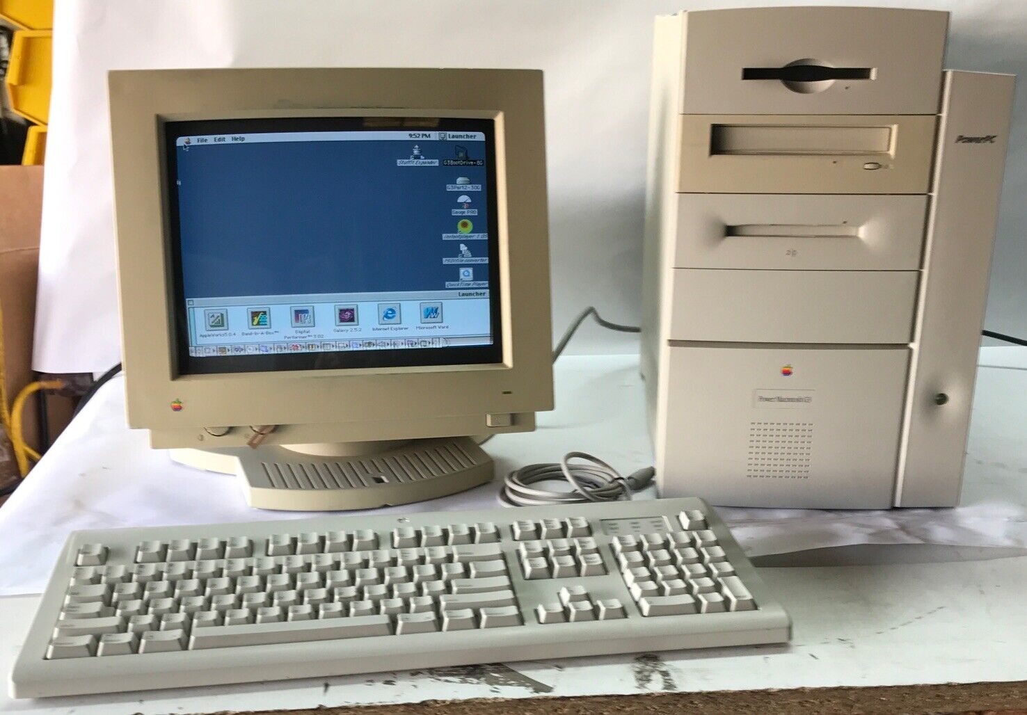 Vintage Apple Power Macintosh G3 M4405 333MHz, Monitor M1212, & Keyboard M2980