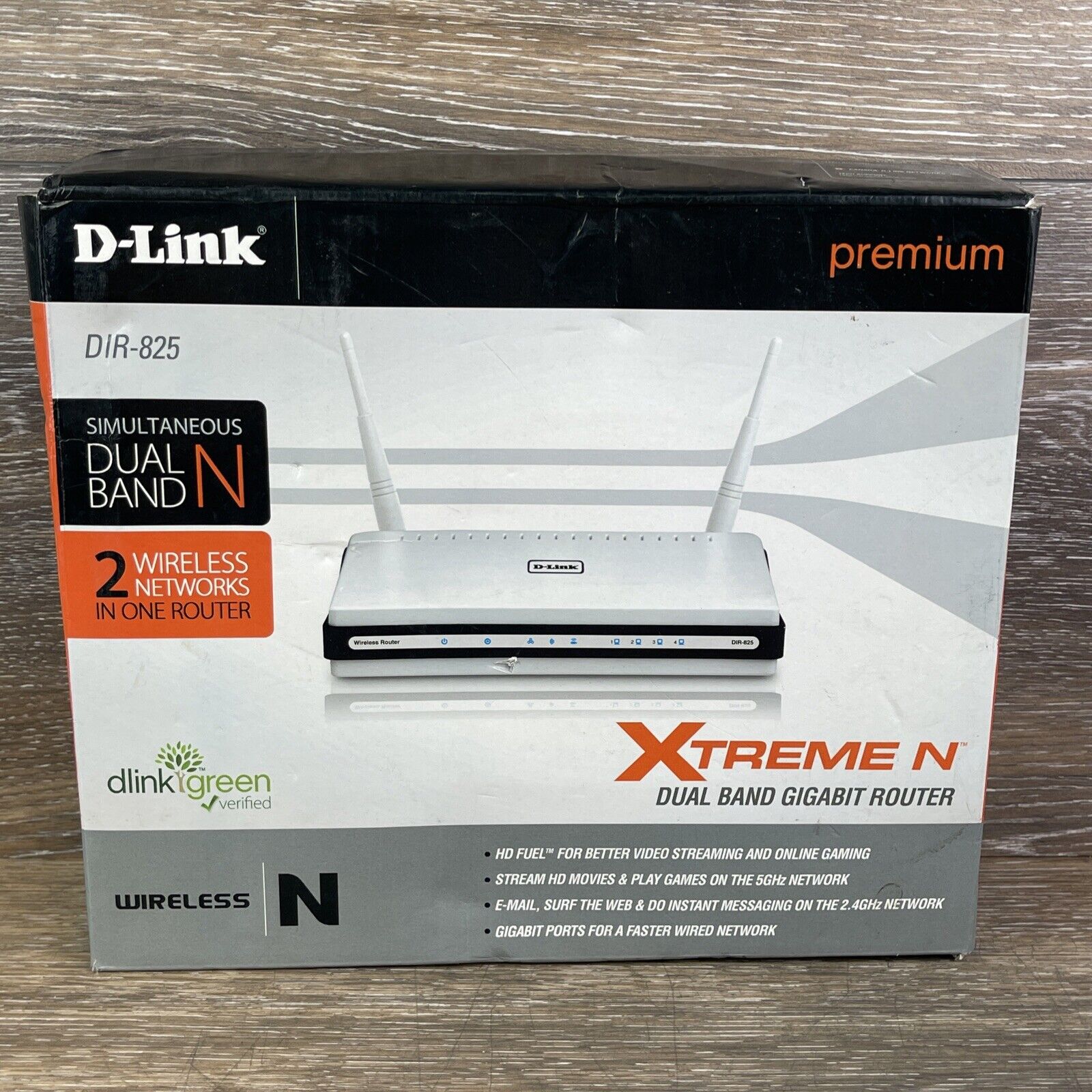 D-Link Xtreme N DIR-825 4-Port Gigabit Wireless N Router load with DD-WRT