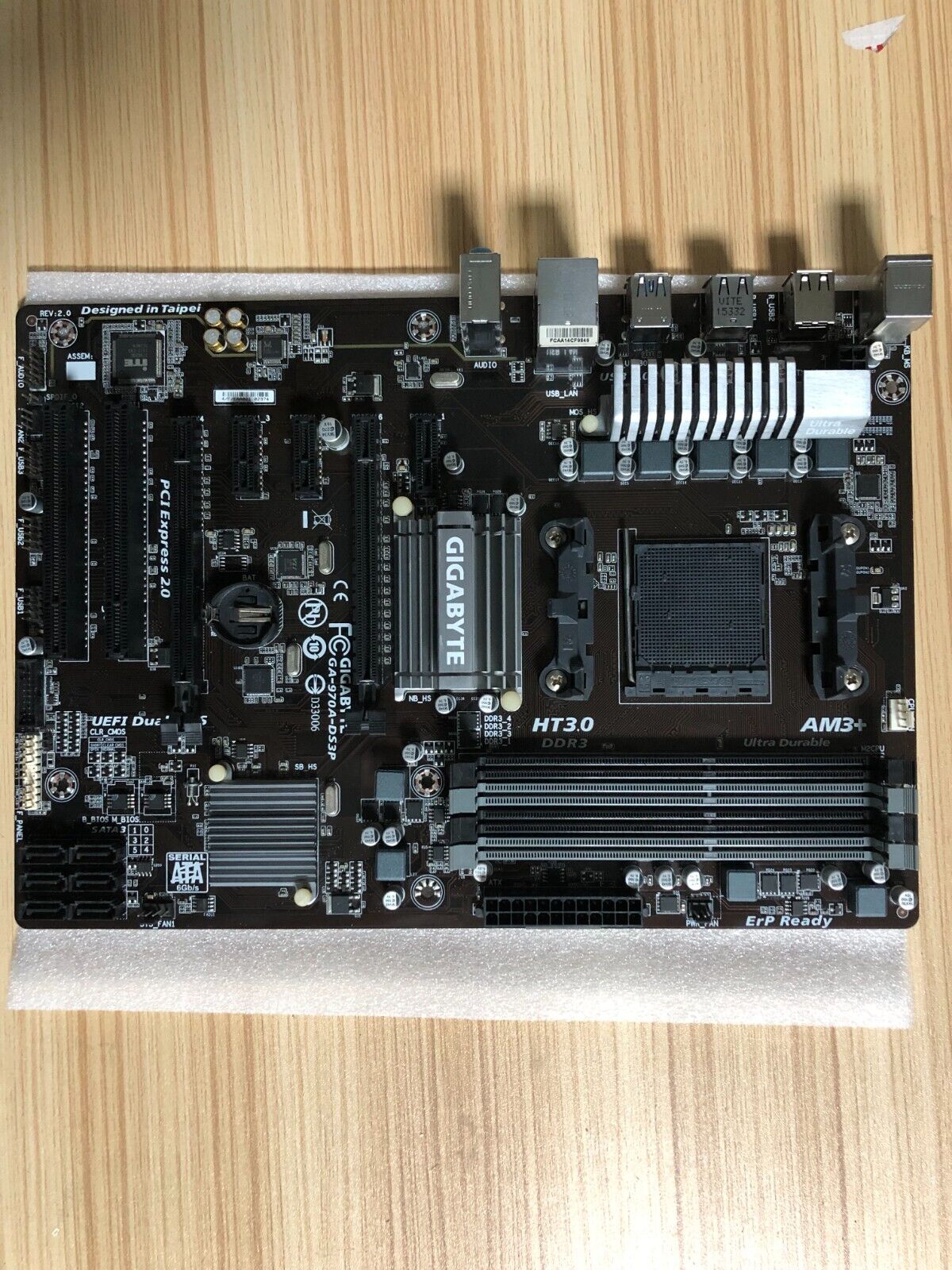 Gigabyte GA-970A-DS3P 2.0 ATX AMD 970A DDR3 AM3+ Socket Motherboard