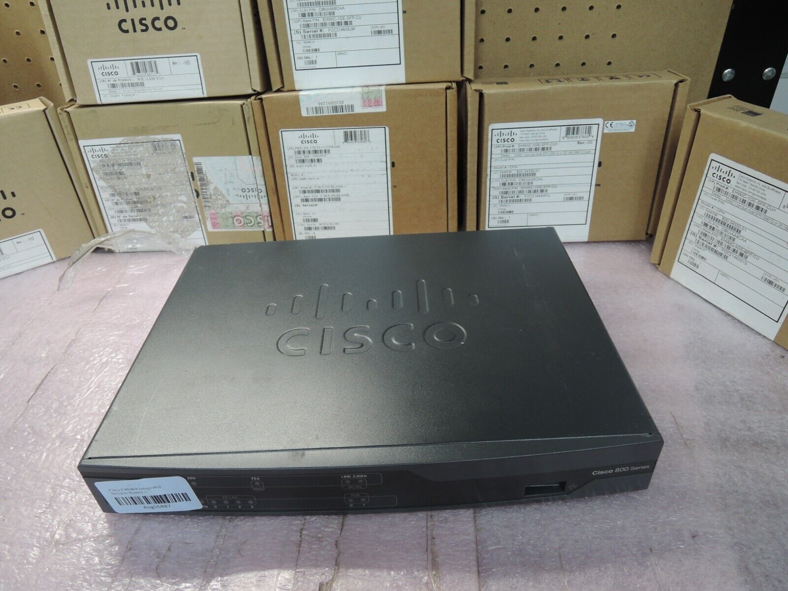 CISCO881-K9 4 port Wires VLAN Router.  90 Day\'s warranty Real time listing.