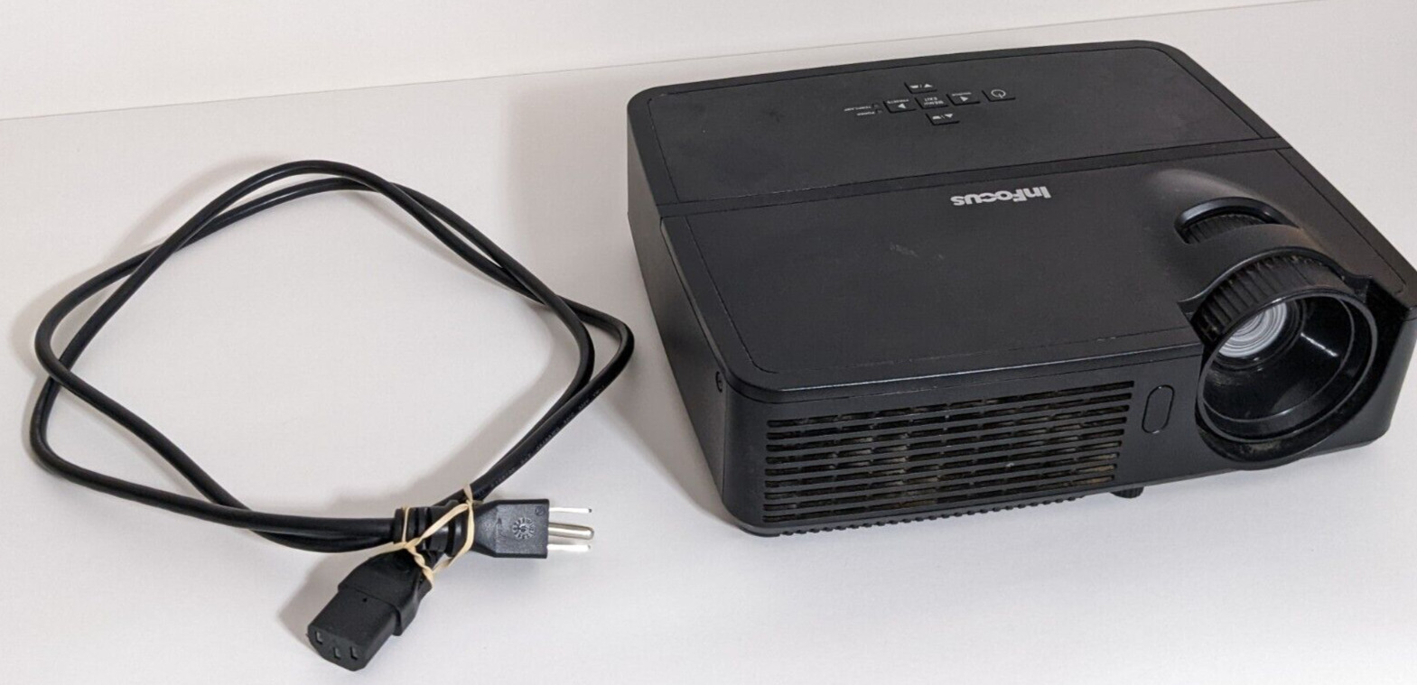 InFocus IN116 3D ready WXGA 2700 Lumens Portable 3000:1 DLP Projector TESTED