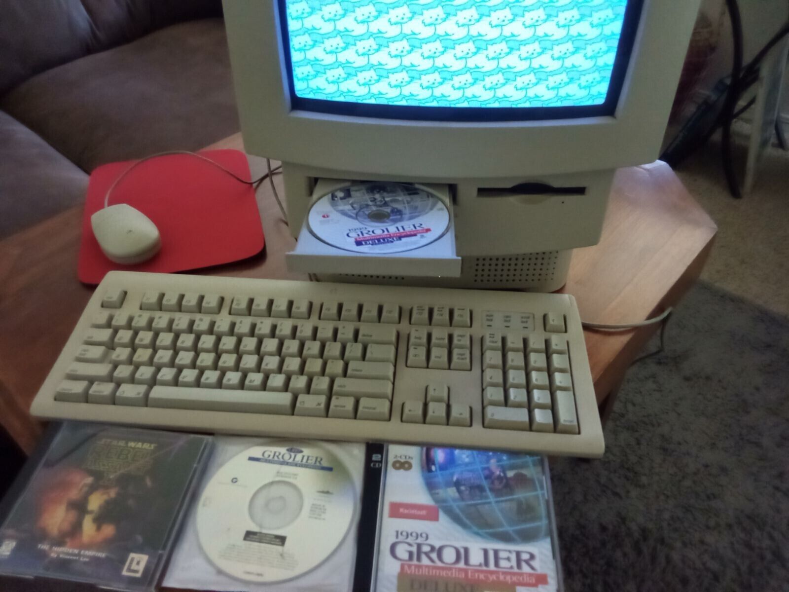 vintage 1995 Macintosh LC 580