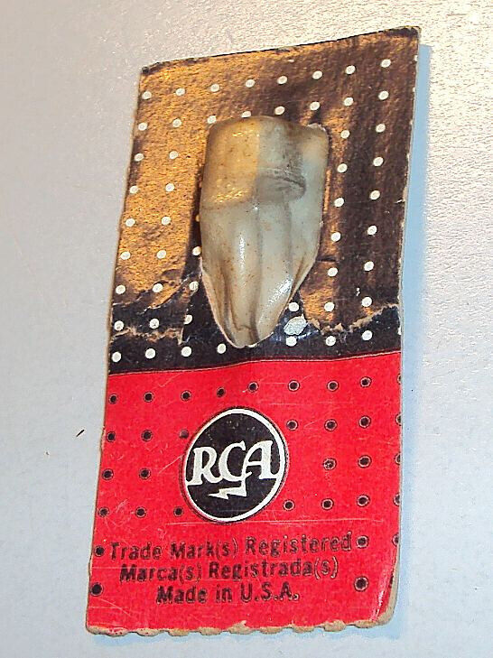 RCA 2N1090 Germanium Transistor from the 1950\'s/60\'s in original package nice