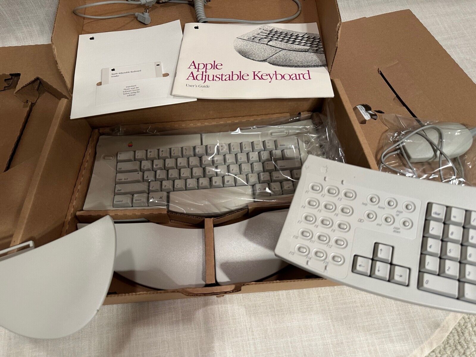 Rare Apple Vintage 1993 Adjustable Keyboard M1242, VG original box & all parts 