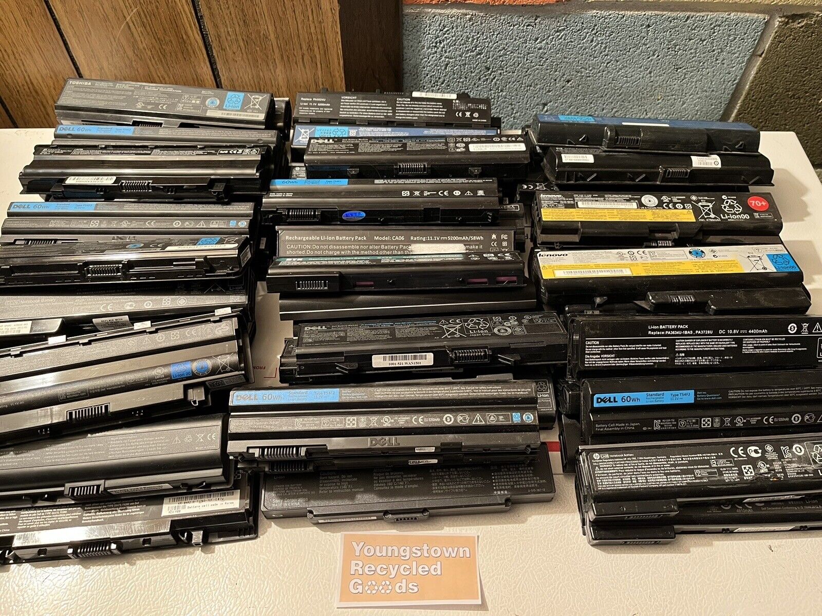 LOT OF 31 LITHIUM ION LAPTOP BATTERIES FOR SCRAP/CELL RECOVERY 20 lbs.
