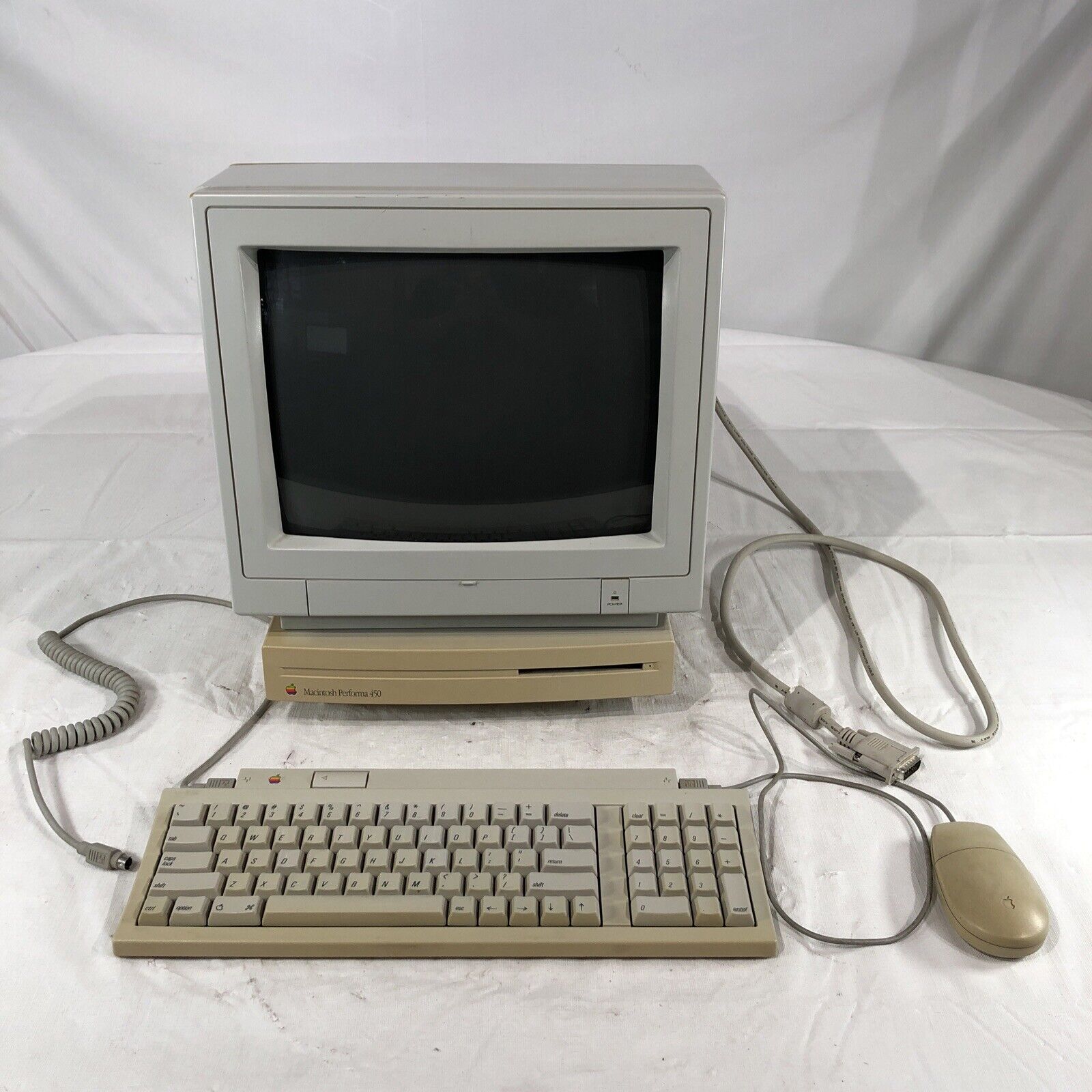 Apple Macintosh Performa 450 Motorola 68030 25 MHz 4 MB ram No HDD/No OS