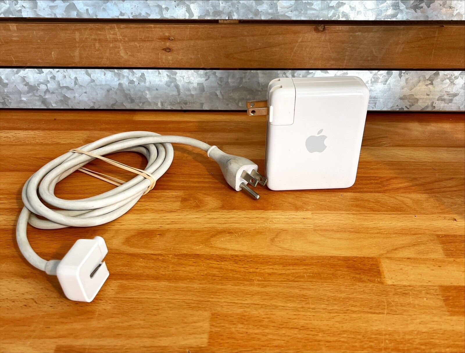 Apple AirPort Express Wi-Fi Base Station Model A1084 With Extra Extended Cord