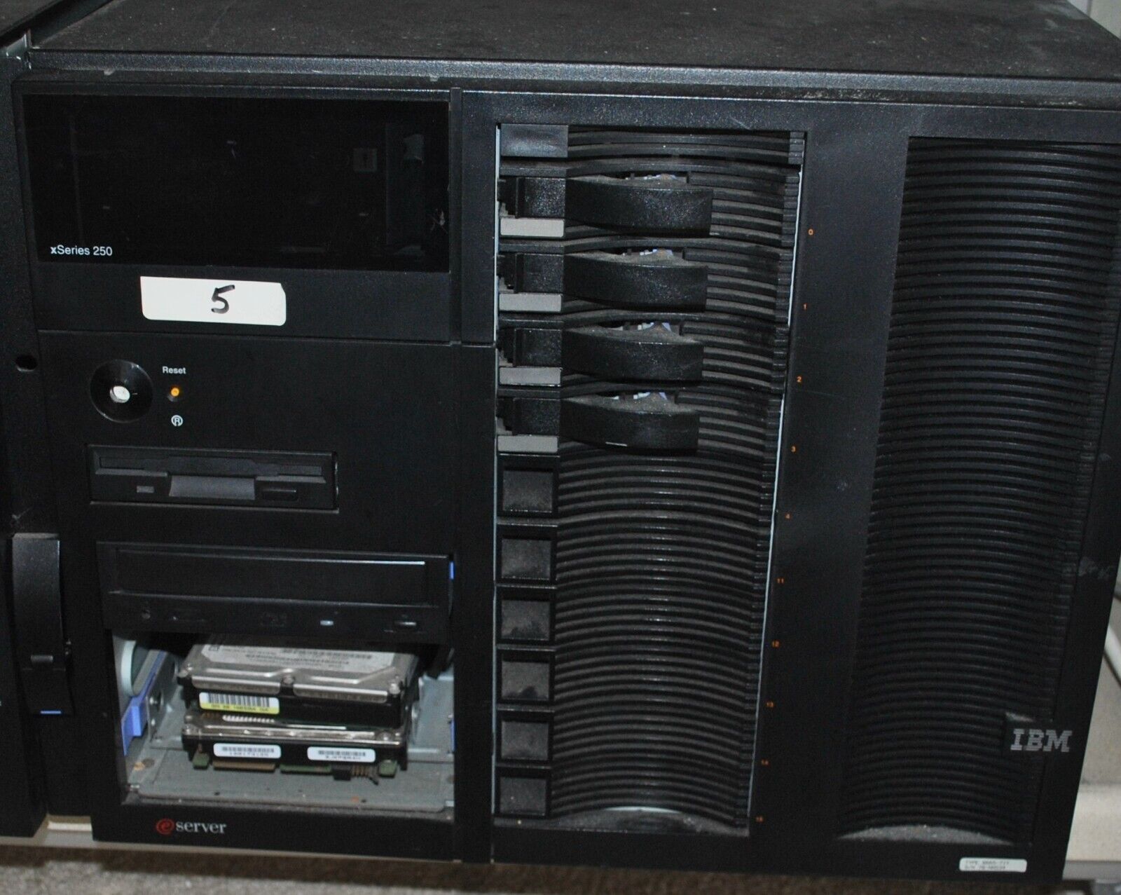 IBM xseries 250 SERVER with 4 processors--Pickup Only