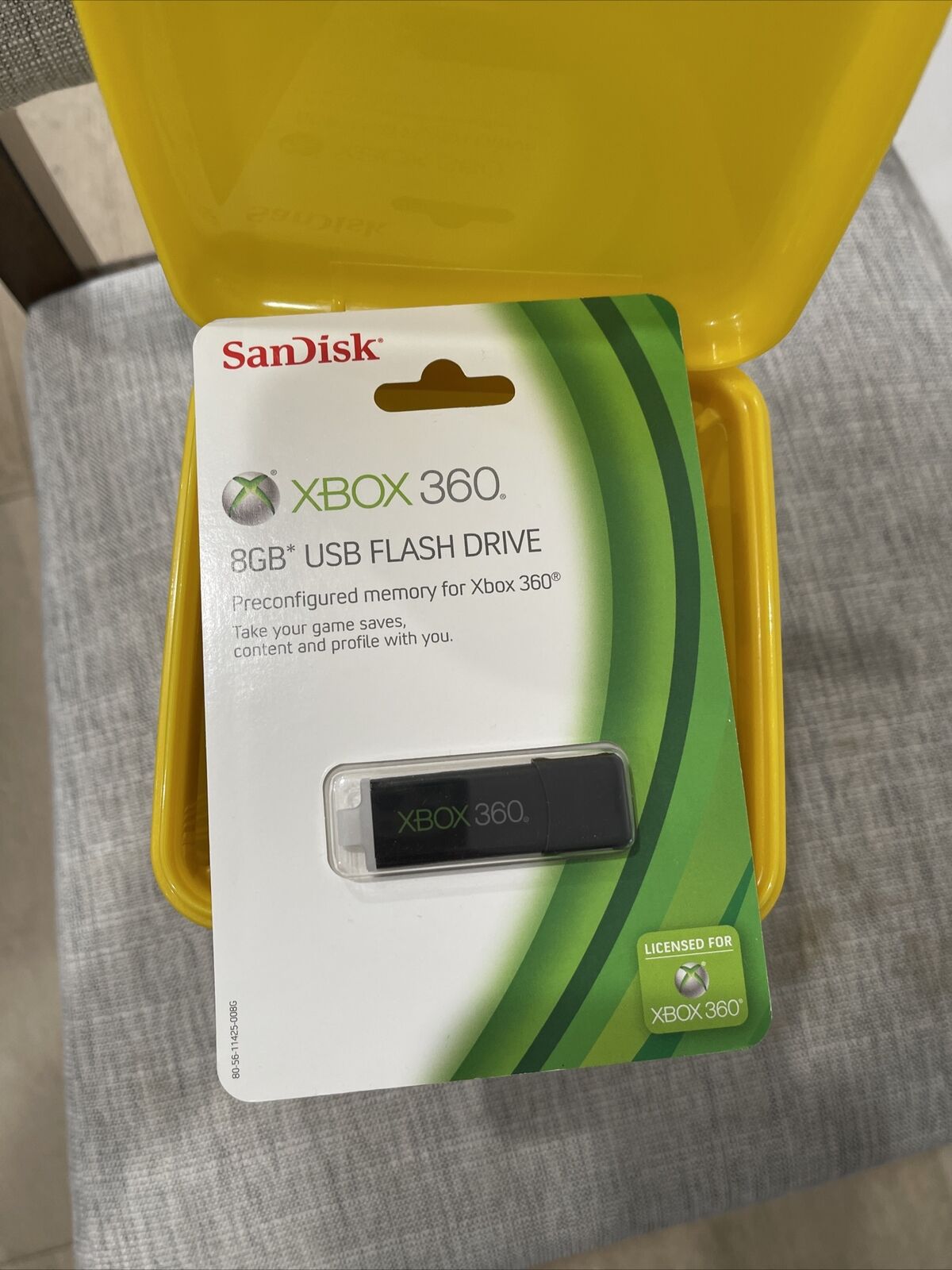 SanDisk USB FLASH DRIVE 8GB For XBOX 360 Brand NEW & Sealed Official